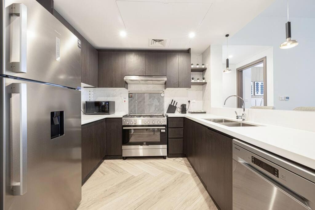 Chic 2 Bed Near Trade Centre With 5 Star Amenities Apartamento Dubai Exterior foto