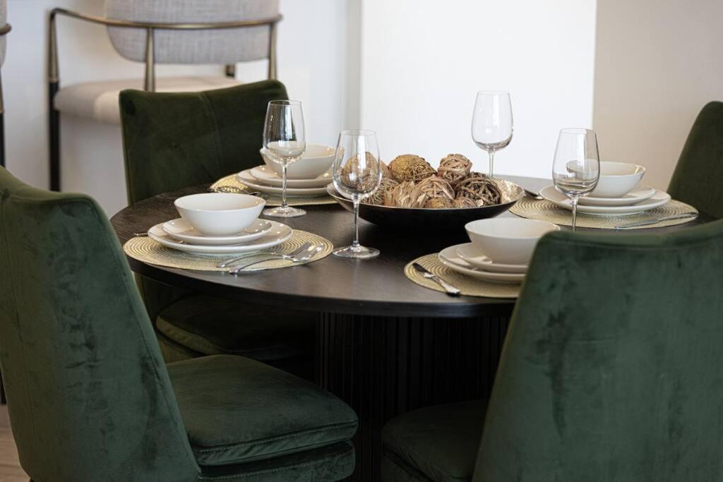 Chic 2 Bed Near Trade Centre With 5 Star Amenities Apartamento Dubai Exterior foto