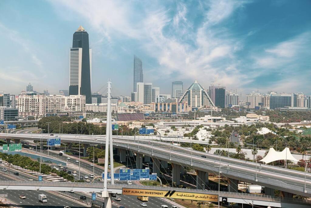 Chic 2 Bed Near Trade Centre With 5 Star Amenities Apartamento Dubai Exterior foto