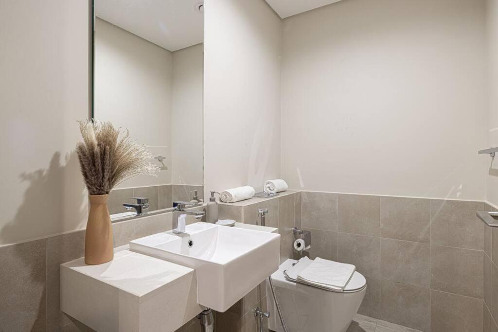 Chic 2 Bed Near Trade Centre With 5 Star Amenities Apartamento Dubai Exterior foto