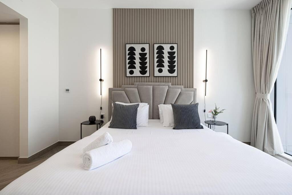 Chic 2 Bed Near Trade Centre With 5 Star Amenities Apartamento Dubai Exterior foto