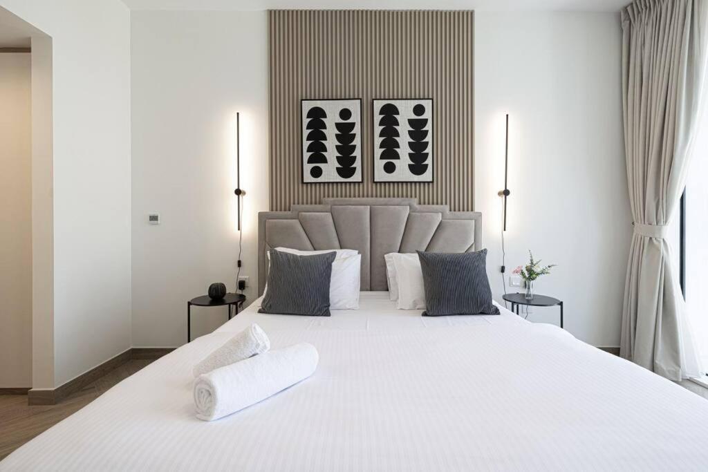Chic 2 Bed Near Trade Centre With 5 Star Amenities Apartamento Dubai Exterior foto